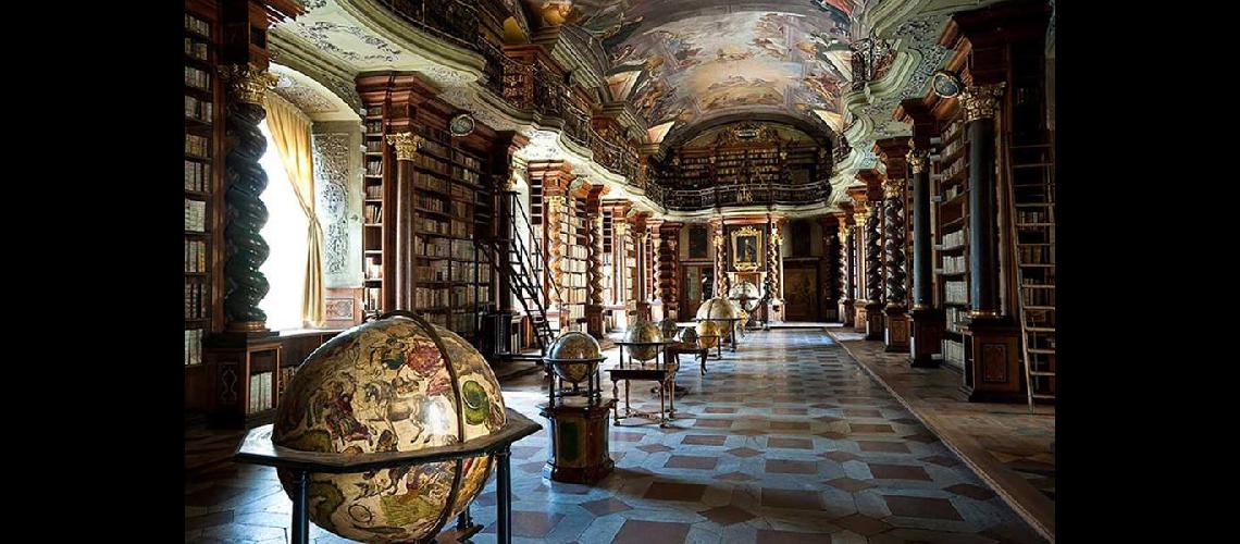  Un paseo por la biblioteca maacutes linda del mundo
