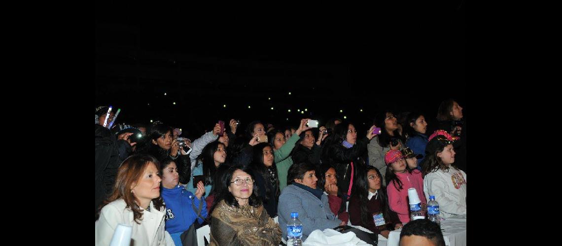 LALI ESPOSITO BRILLO EN LA ELECCION DE LA REINA NACIONAL