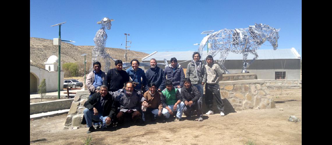 Artistas Esquibel erigieron  monumental escultura en Yavi