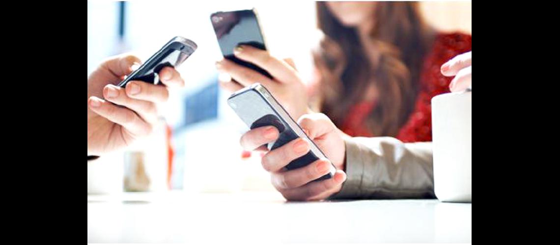Lanzan campantildea preventiva sobre el uso de celular y tecnologiacuteas inalaacutembricas