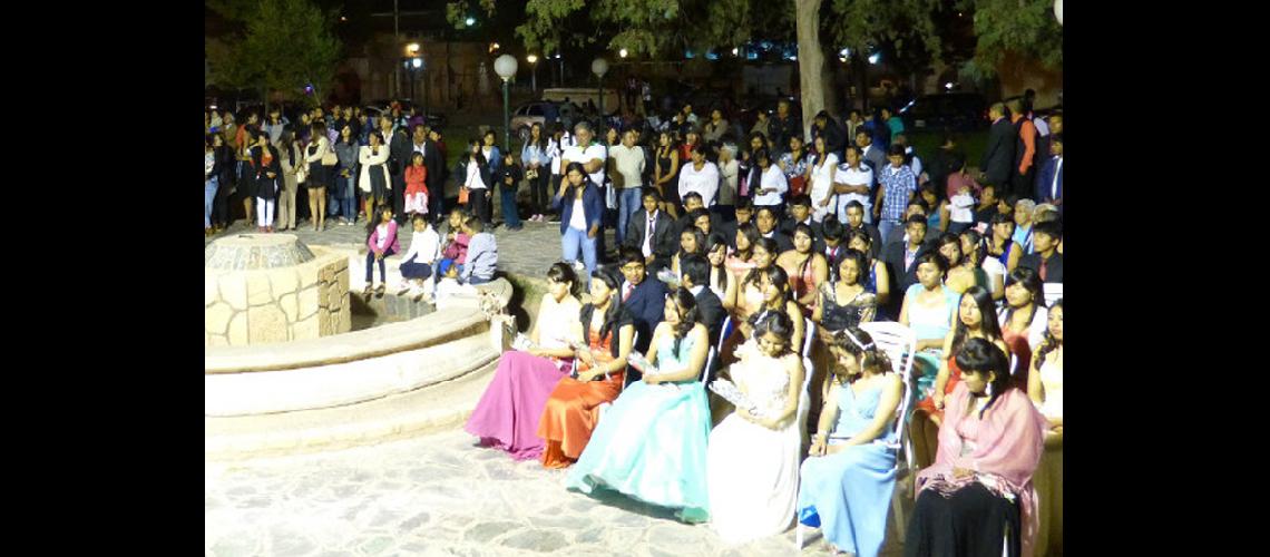  Hermosa noche y Serenata de  egresados en Maimaraacute
