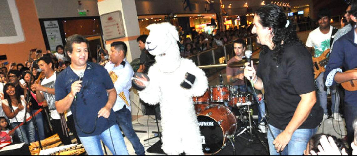 La Cantada lanzoacute ayer su  tercer disco #147Carnavalito#148