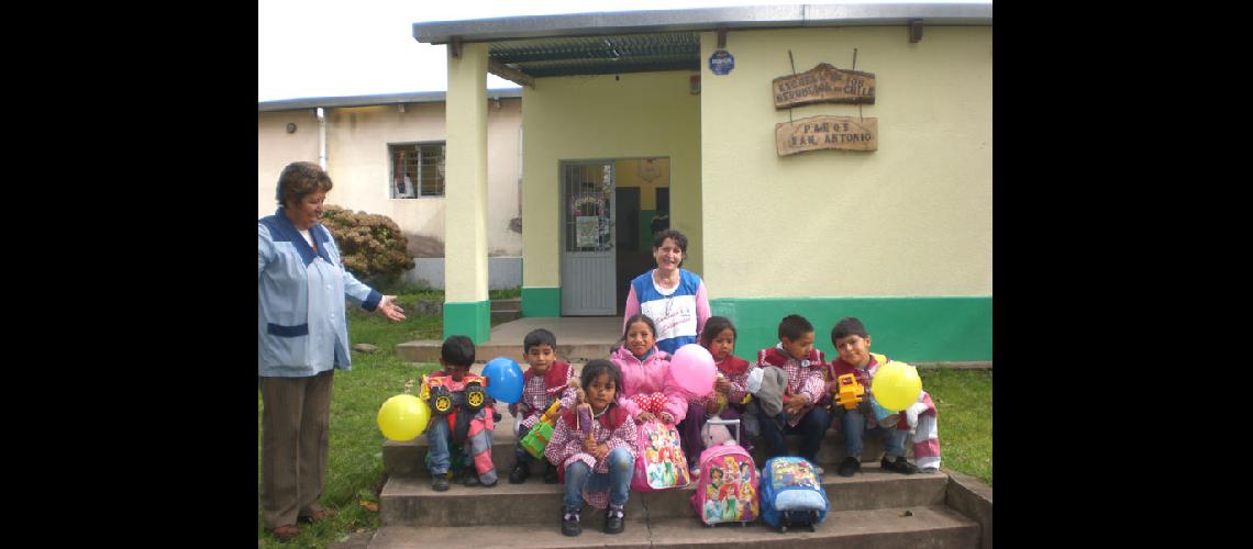 Entregaron donaciones a  varias escuelas rurales