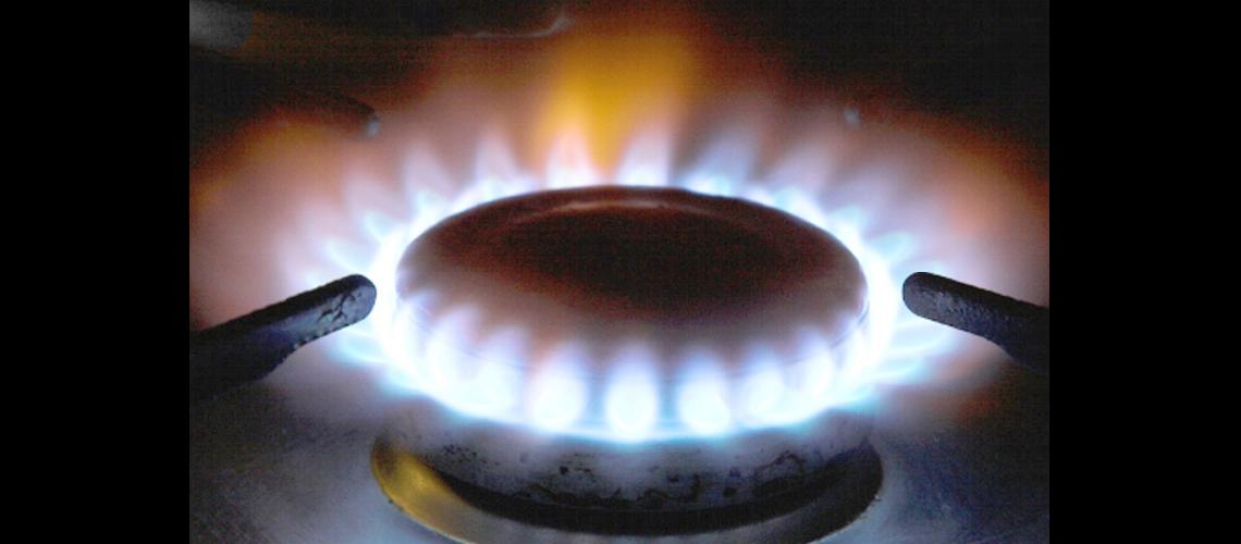 El Gobierno analiza subir las tarifas de gas 250 por ciento
