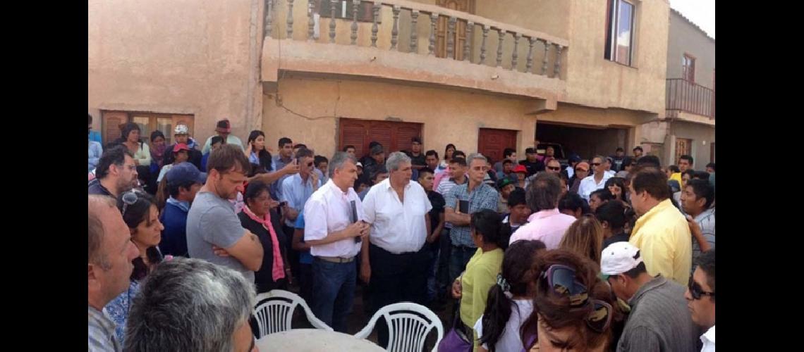 El Gobernador anuncioacute la reconstruccioacuten de viviendas