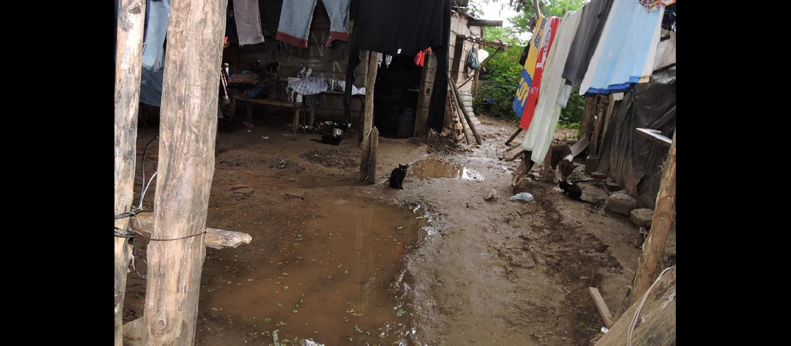 Fuertes lluvias en Santa Clara anegaron viviendas y calles