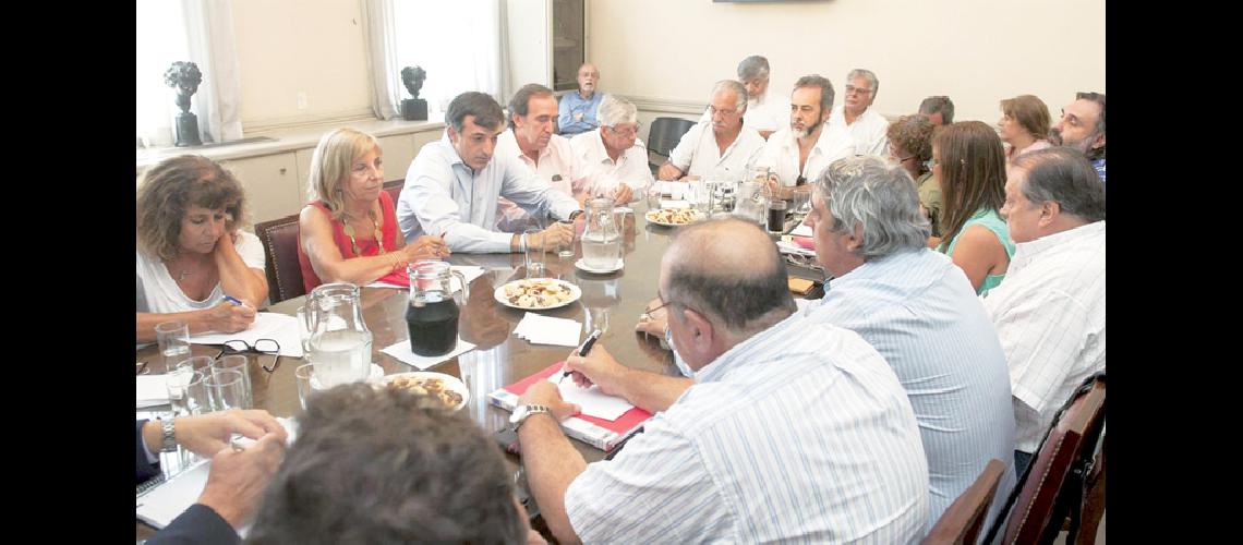 Bullrich mejoroacute la oferta salarial y la llevoacute a 40-en-porciento-