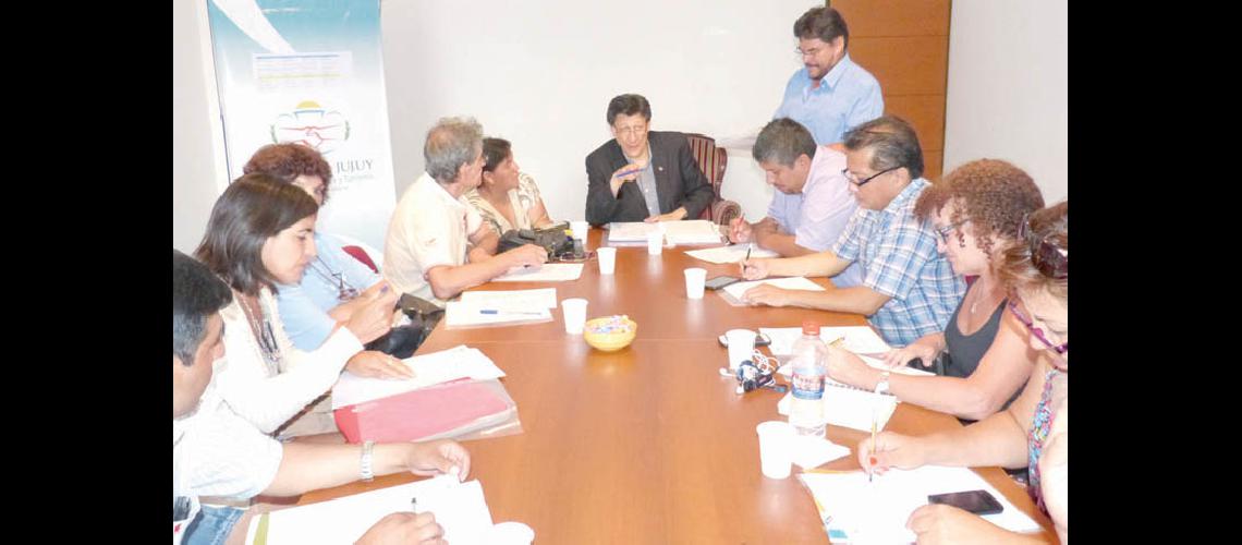 Apoyo estatal a  los escritores y  sus acciones