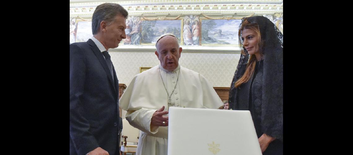 El Gobierno cuestionoacute criacuteticas a la reunioacuten de Macri con el Papa