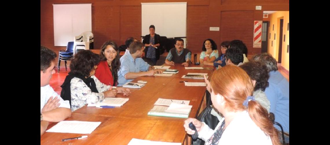 Avanzan gestiones por el cluster maderero jujentildeo