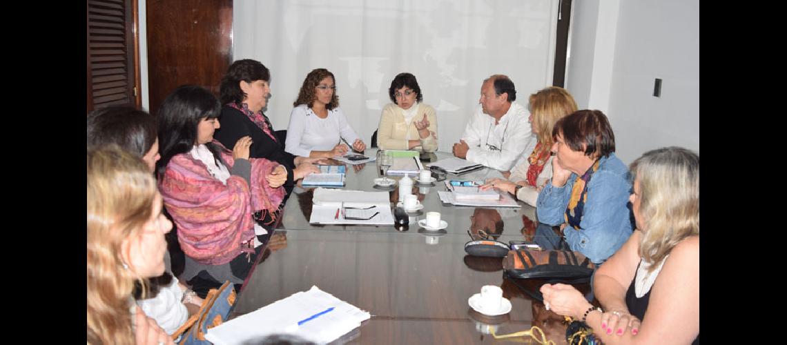 Revisan situacioacuten de unidades de gestioacuten privada y social