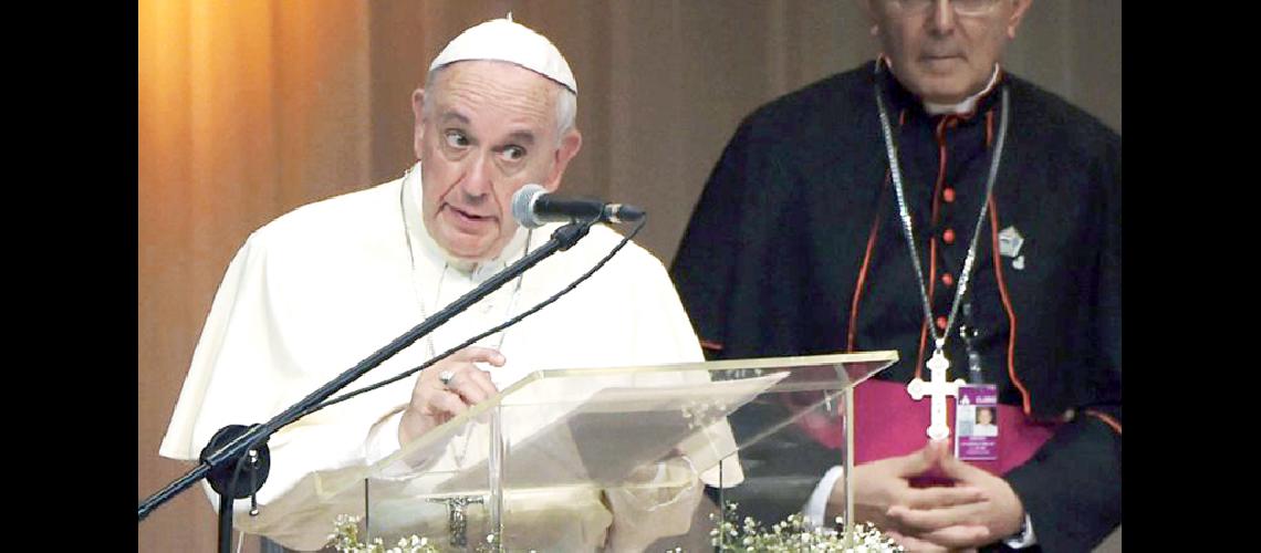 El Papa le abre la puerta a divorciados