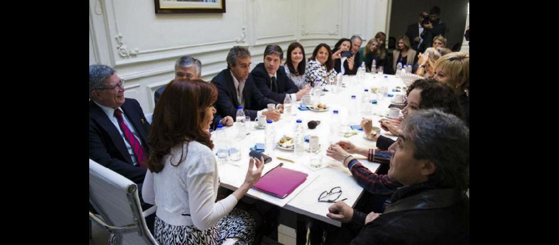 Cristina se reunioacute con senadores kirchneristas