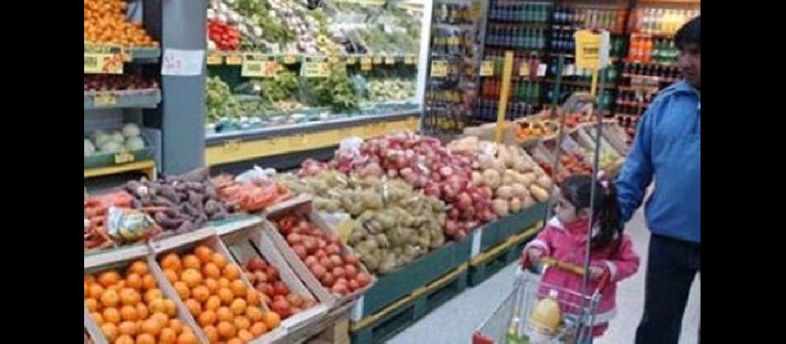 El consumidor pagoacute 56 veces maacutes de lo que recibioacute el productor