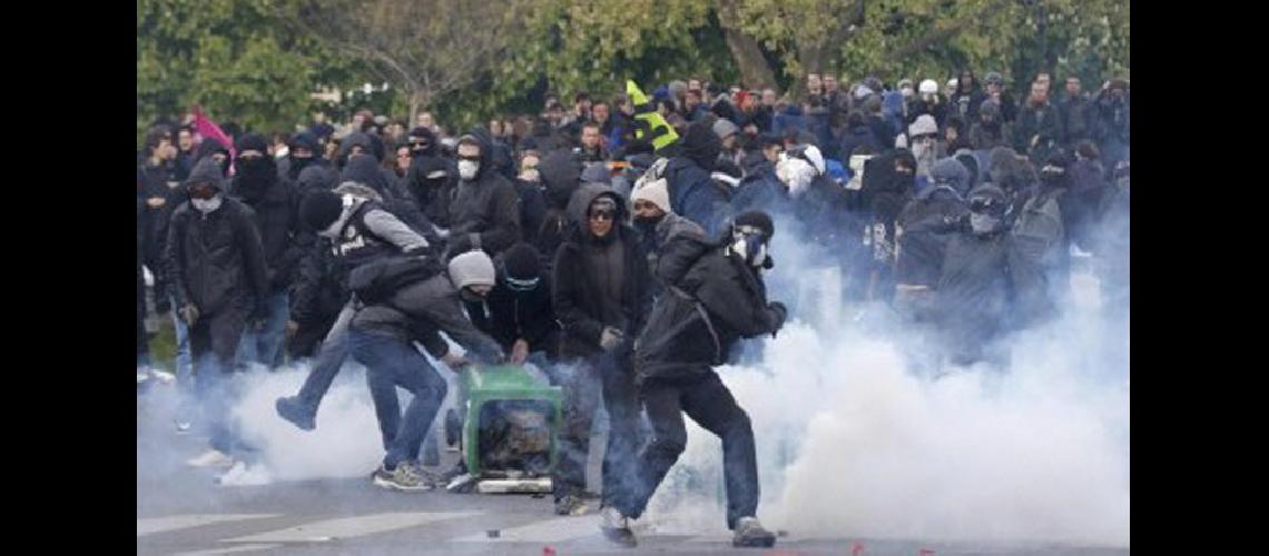 Crecen las protestas contra  la reforma laboral en Francia 