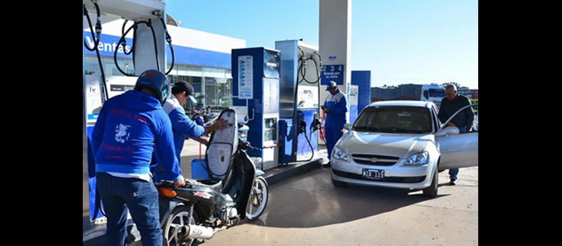 Fuertes criacuteticas por la  suba en los combustibles