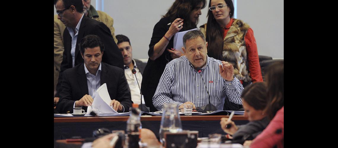El oficialismo busca alcanzar consensos con la oposicioacuten