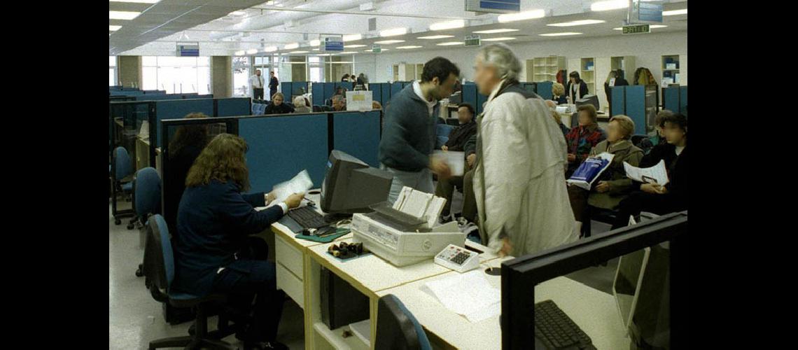 El empleo puacuteblico #147maacutes que duplicoacute#148 al sector privado 