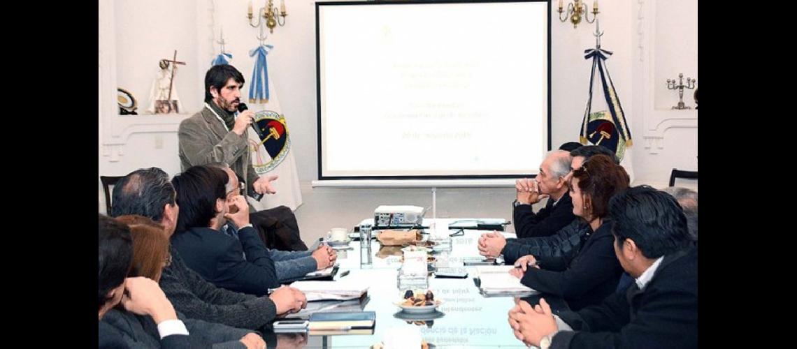 Enviado de Nacioacuten ponderoacute las virtudes del proyecto GIRSU