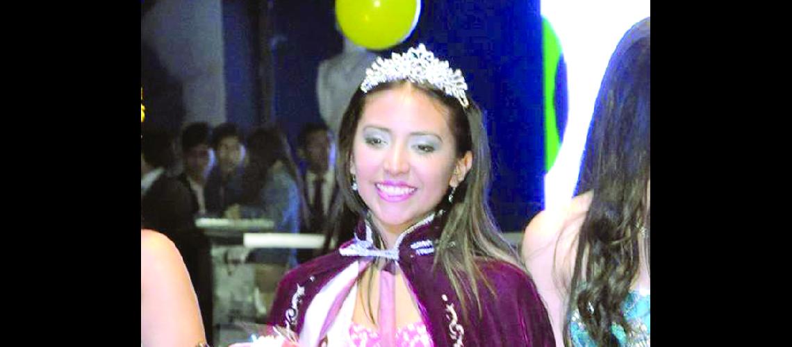 Mariacutea Agustina Riacuteos es reina  del Bachillerato Ndeg 21