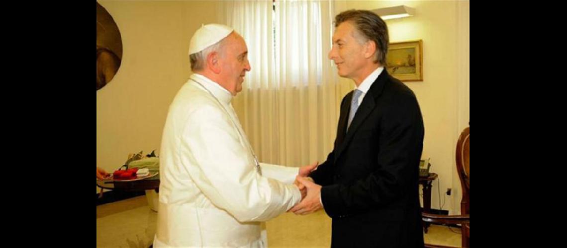 Macri y el Papa cruzaron saludos por el 25 de Mayo