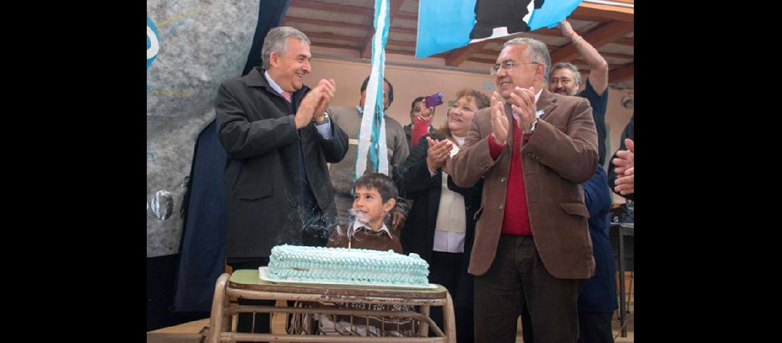 Morales asistioacute al acto patrio en San Pedro