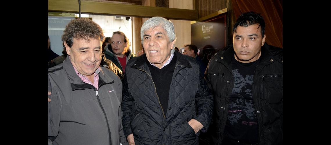Los gremios analizan si  la CGT tendraacute un solo jefe