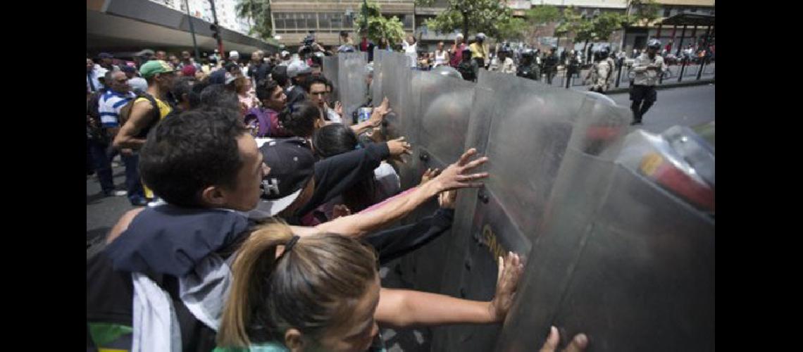 Disturbios por escasez de  alimentos en Venezuela 