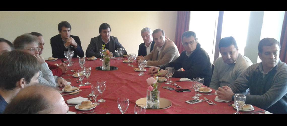 Productores plantearon al  gobierno sus problemaacuteticas