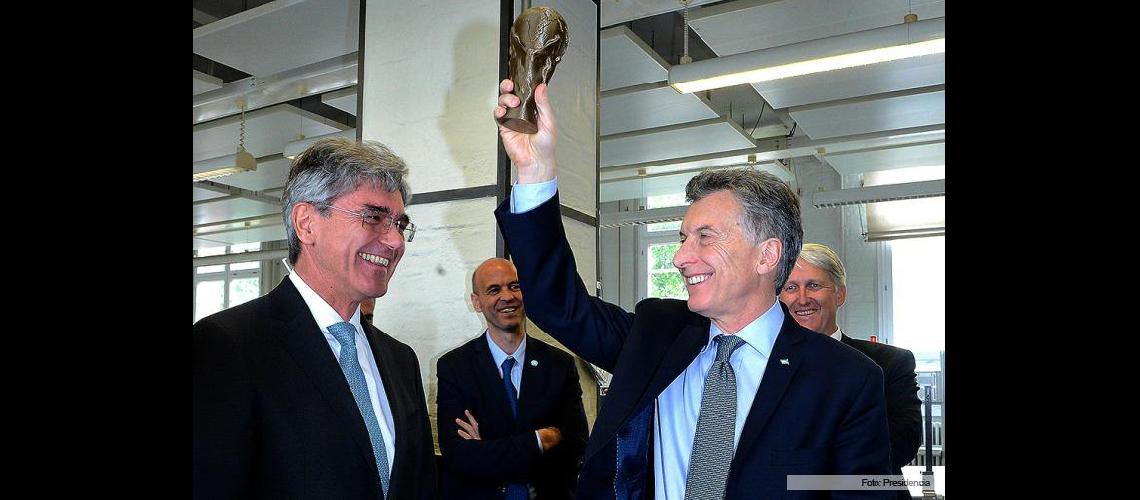 Macri cosechoacute respaldo poliacutetico y el intereacutes inversor en su primera gira europea
