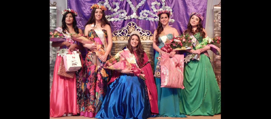 Valentina es la reina de las patronales en El Carmen