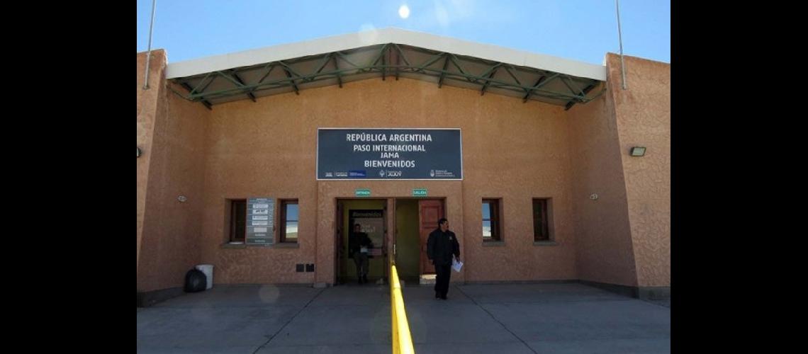 Urge ampliar el Complejo Paso de Jama por el traacutefico fronterizo