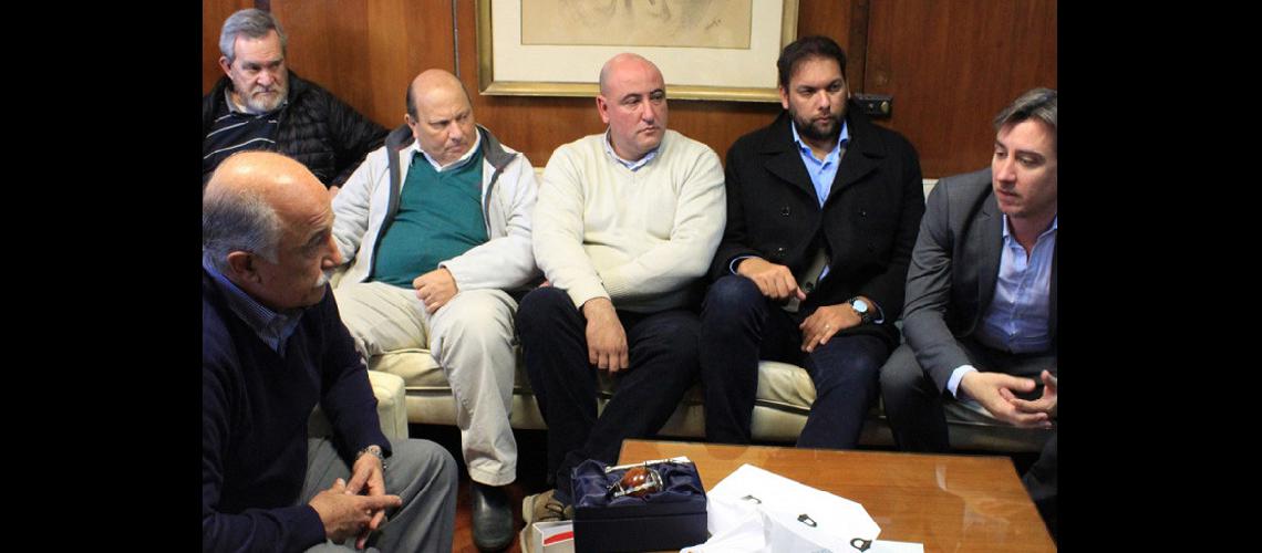 Miembros de Cruz Roja visitaron al ministro Fiad