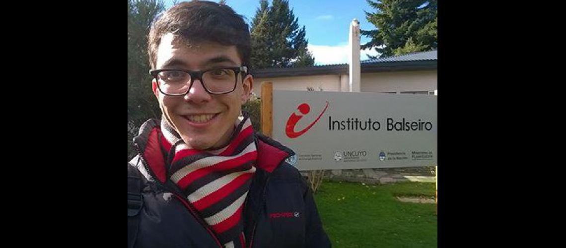 Estudiante jujentildeo desempentildea sus  estudios en el Instituto Balseiro