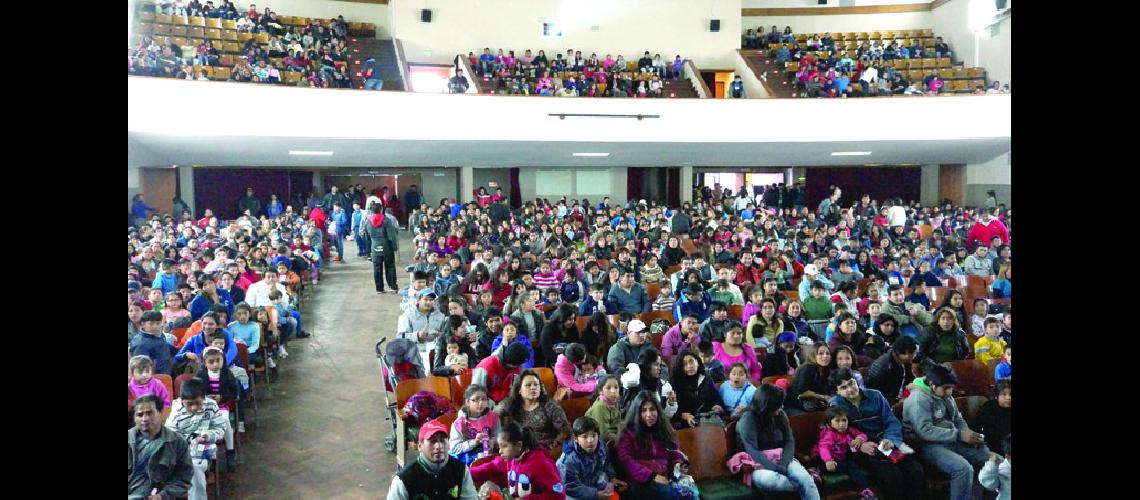 El Centro de Empleados de Comercio  festejoacute el Diacutea del Nintildeo junto a sus afiliados  