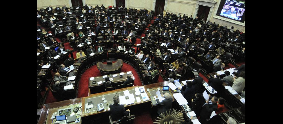 Aranguren deberaacute ir a exponer en Diputados