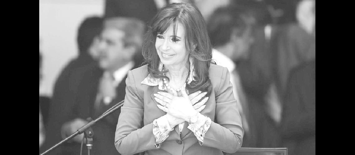 Piden indagatoria de Cristina por contratos de obra puacuteblica