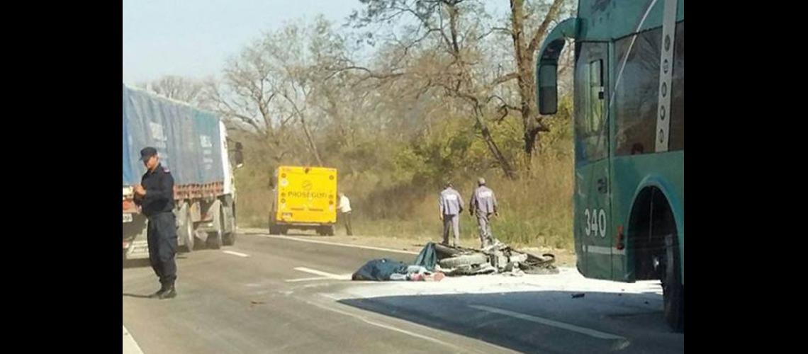 Dos motociclistas mueren  en paraje Palo Blanco 