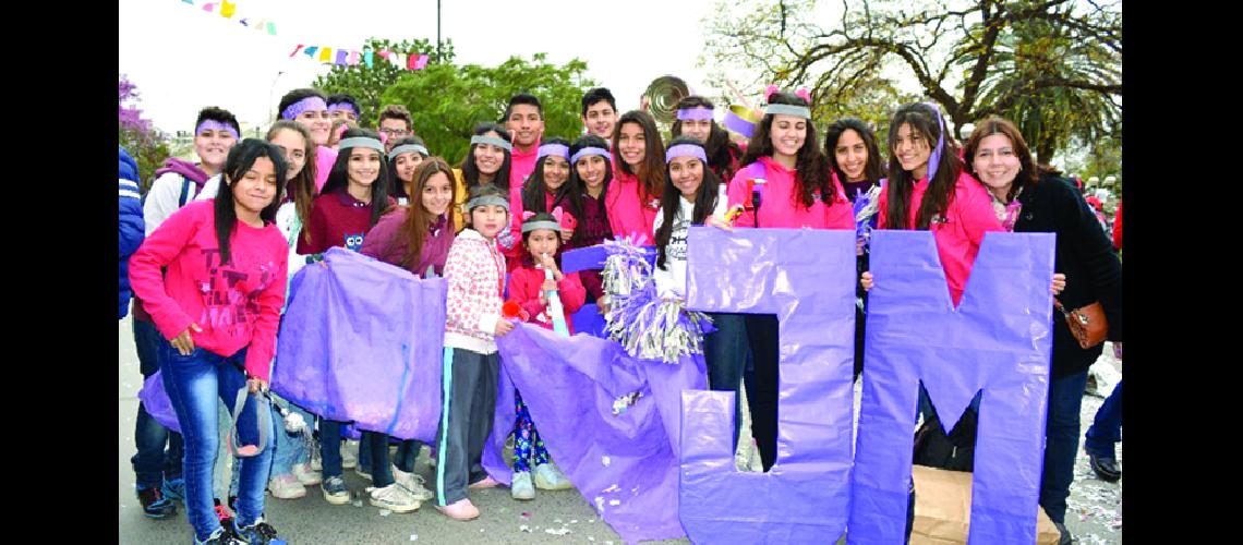 Masiva convocatoria de  la juventud en la apertura de la Estudiantina 2016