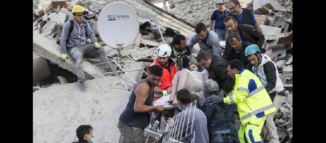 Murieron 159 italianos por un devastador terremoto