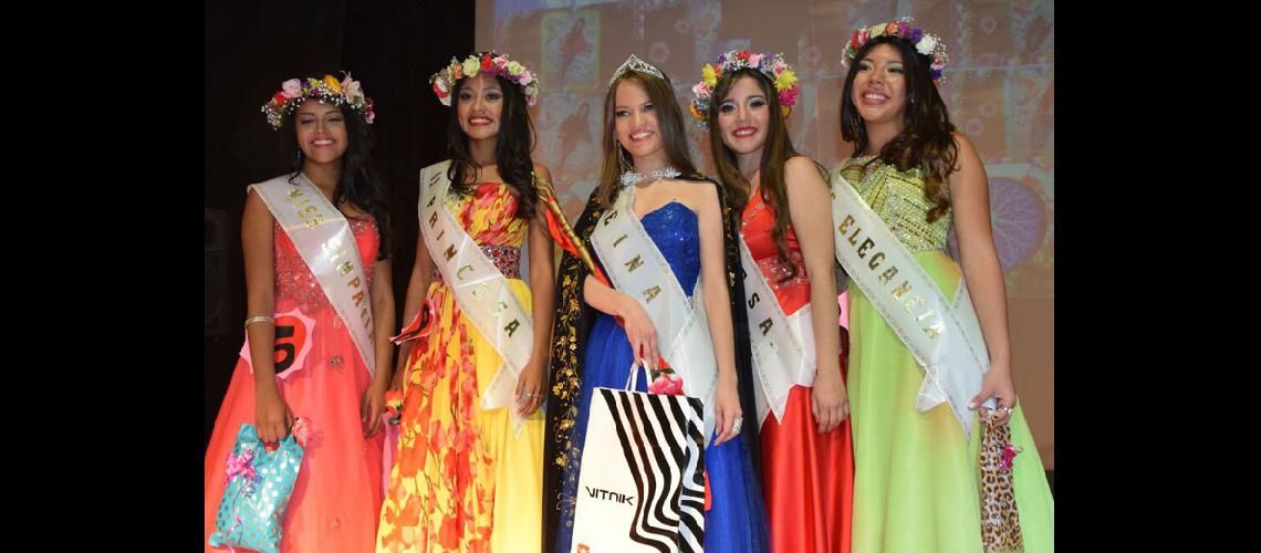 Zoe Amerise es la reina  del Colegio Juan Carlos Zambrano