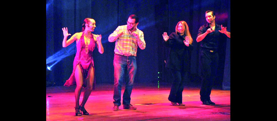 Mora Godoy presentoacute #147Bailando Tango Remix#148
