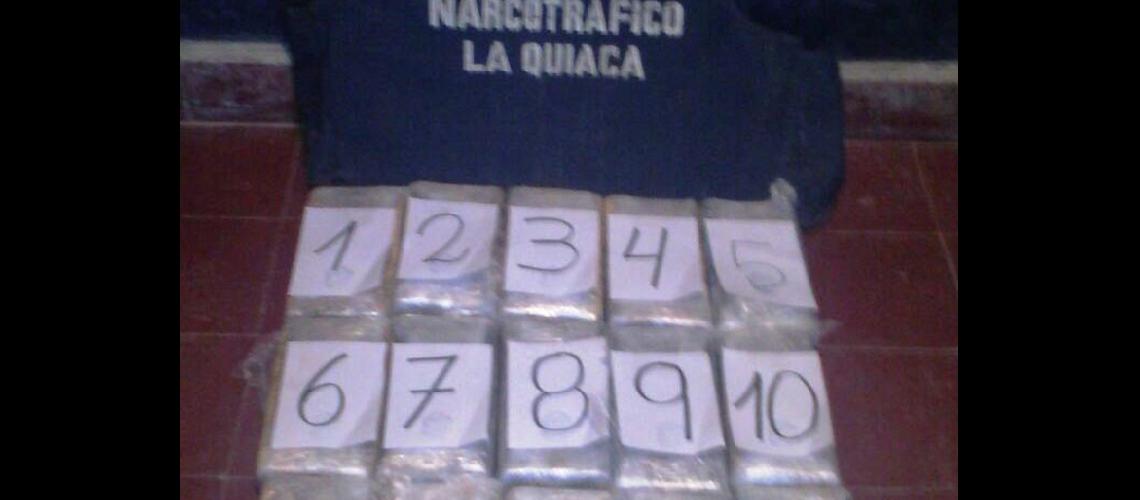 Incautan casi 33 kilos de cocaiacutena y hojas de coca