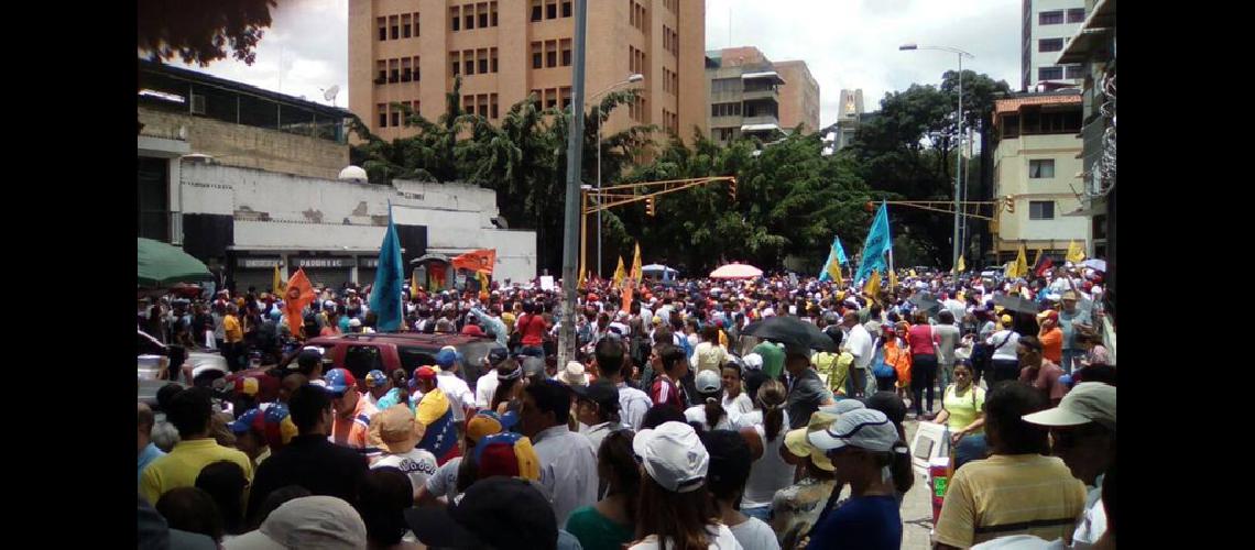 Chavistas y opositores se  movilizaron en Caracas