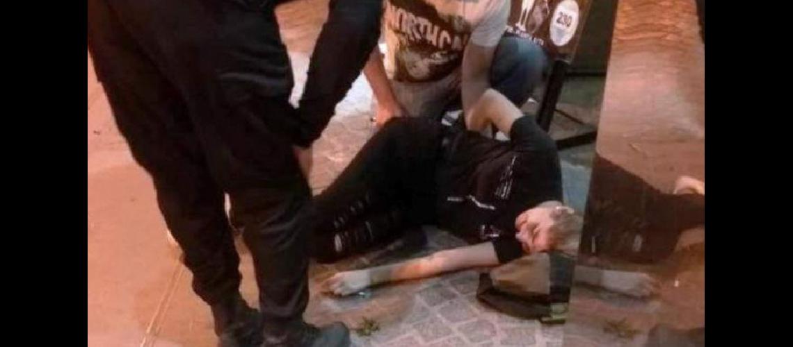 Se recupera la moza que cayoacute de un balcoacuten