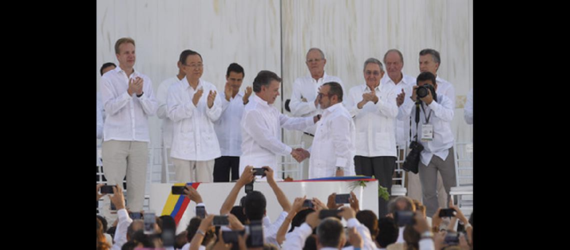 El Gobierno y las FARC  sellaron la paz en Colombia