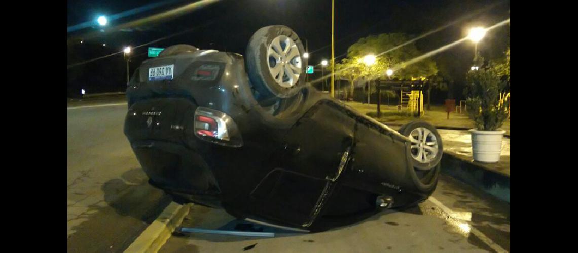 Volcoacute en la Ruta Nordm 1 por tratar de eludir a un perro  