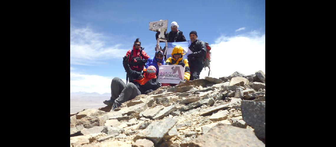 Alcanzaron la cumbre  del volcaacuten #147Zapaleri#148