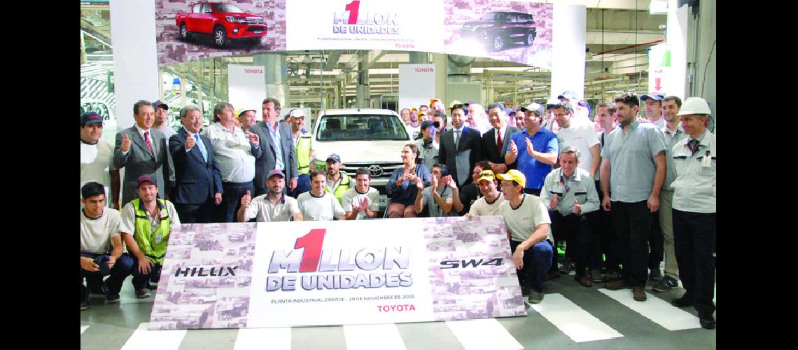Toyota Argentina  celebroacute en planta  de Zaacuterate