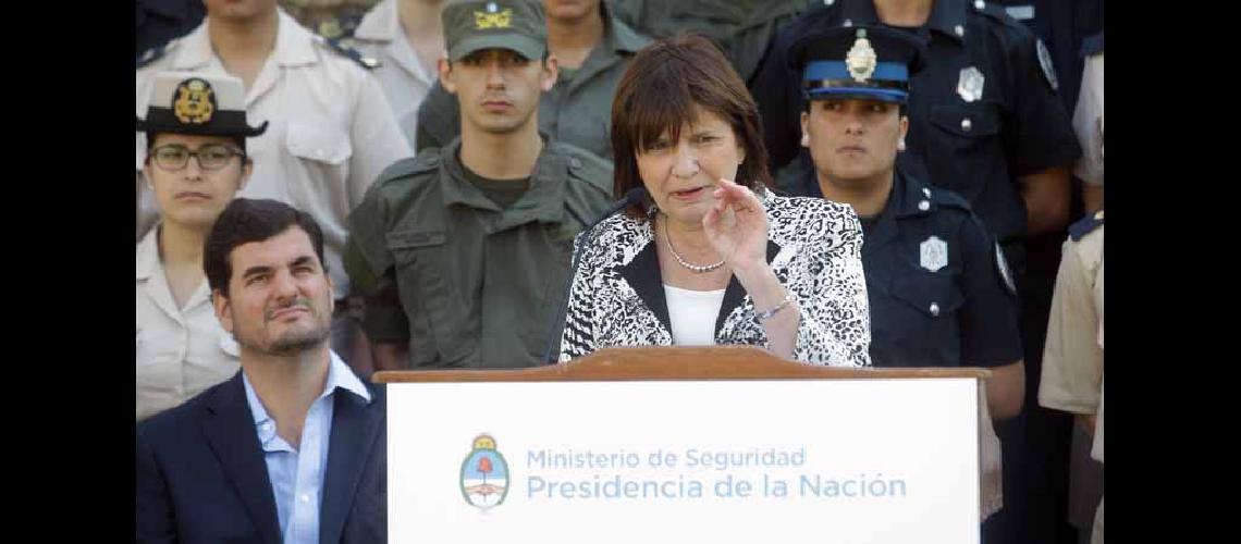Patricia Bullrich denunciaraacute a  grupos que incitan al saqueo